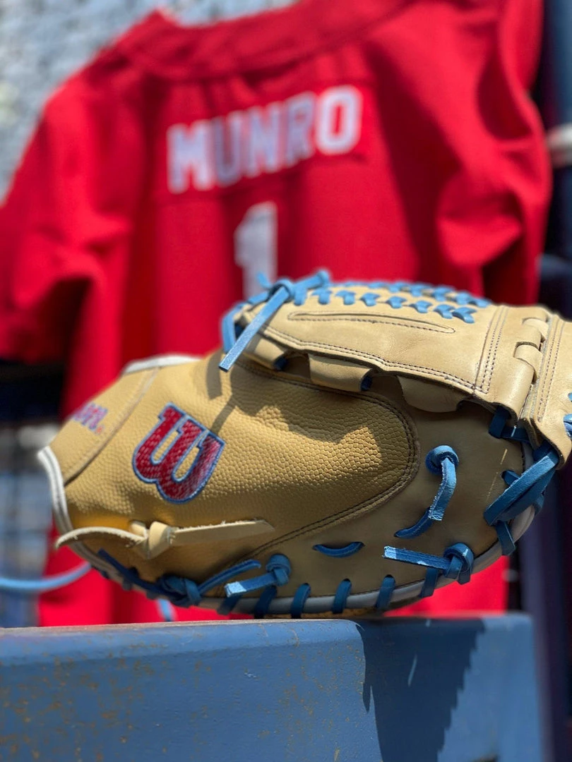 2022 Wilson A2000 Aubree Munro AM1 34" Fastpitch Catcher's Mitt: WTA20RF22AM1 Gear 8 2022 Wilson A2000 Aubree Munro AM1 34" Fastpitch Catcher's Mitt: WTA20RF22AM1 Gear