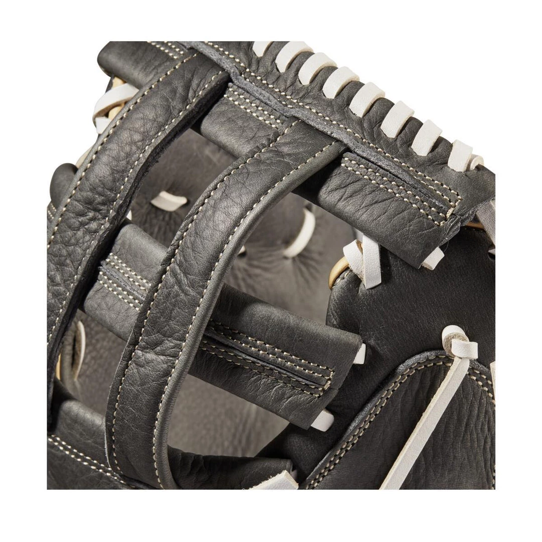 2022 Wilson A1000 CM33 Fastpitch Softball Catcher's Mitt: WTA10RF22CM33 Gear