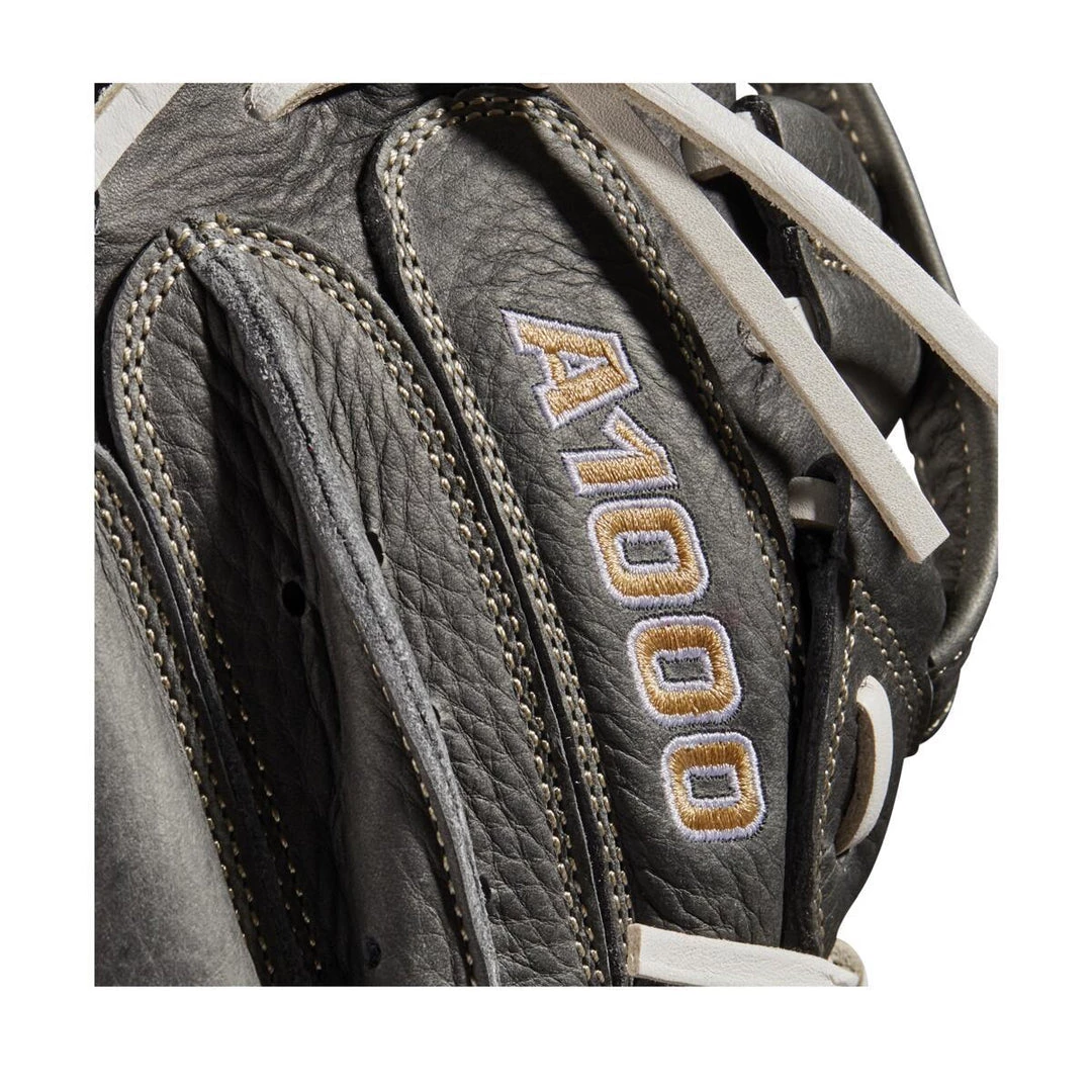 2022 Wilson A1000 CM33 Fastpitch Softball Catcher's Mitt: WTA10RF22CM33 Gear